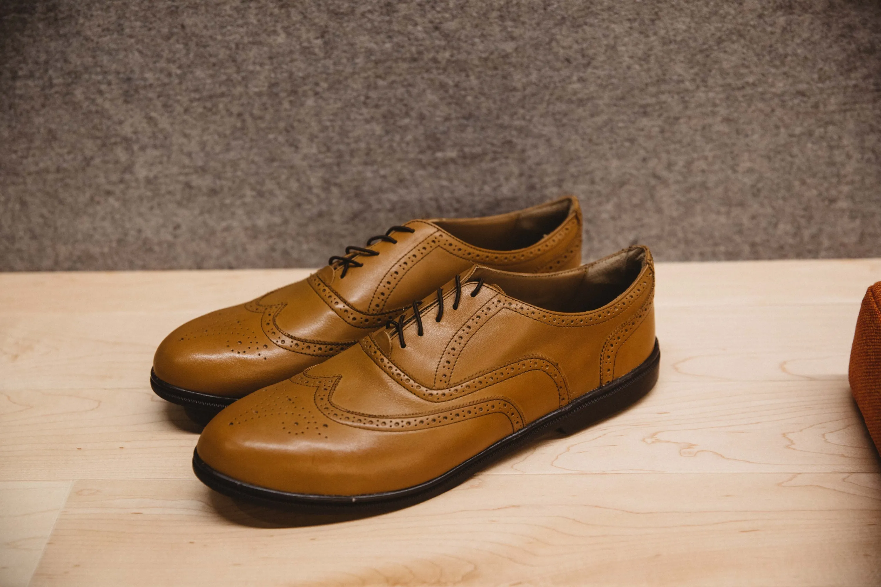 FALCON Wingtip Oxfords (Outlet)